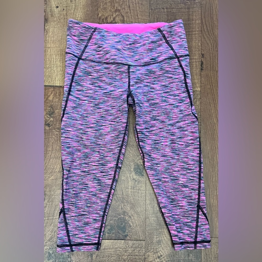 Victoria’s Secret VSX knockout crop leggings small